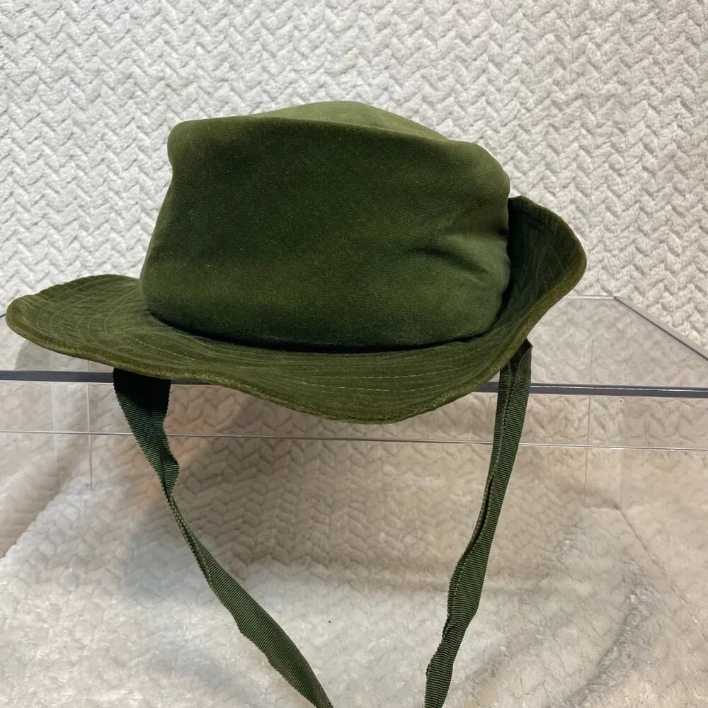 Vintage Mr. John Deb-Teen Womens Green Velvet Hat‎ with ribbon strap 50s/60s